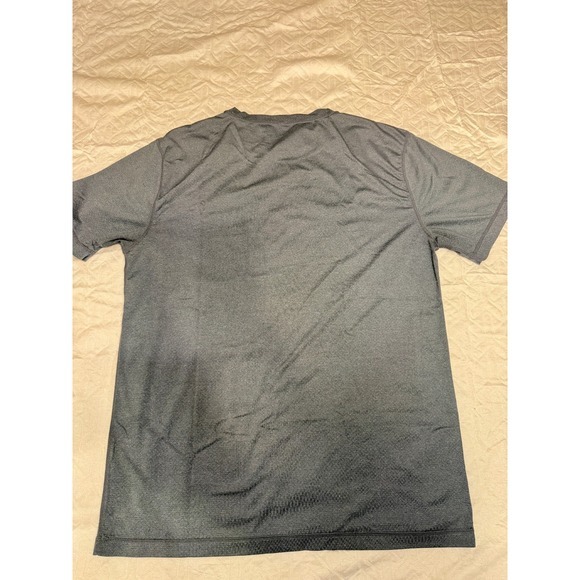 Vuori Tradewind Performance Tee Gray Breathable Stretch Athletic Shirt - Picture 2 of 5